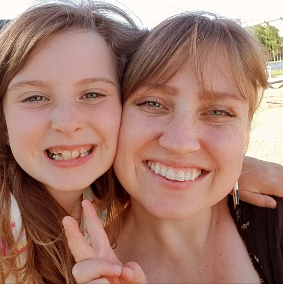 Meet your Posher, Elizabeth - Picture 2 of 2